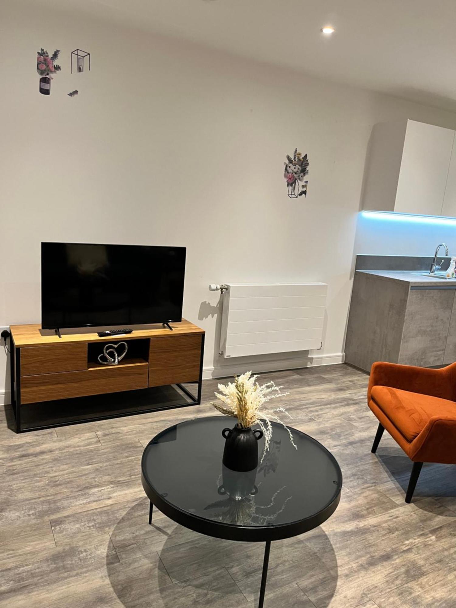 One Bedroom Apartment Баркинг Экстерьер фото