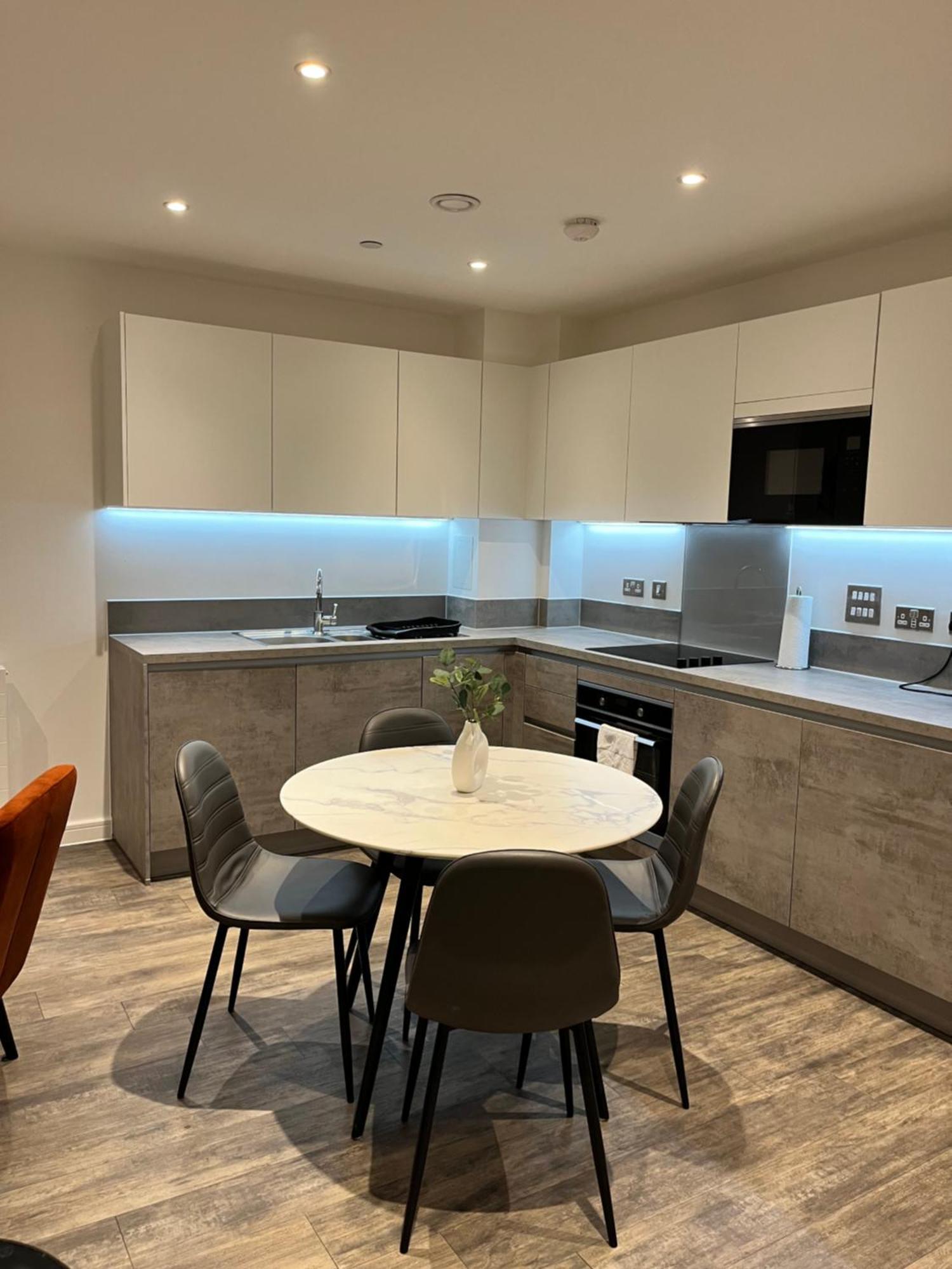 One Bedroom Apartment Баркинг Экстерьер фото