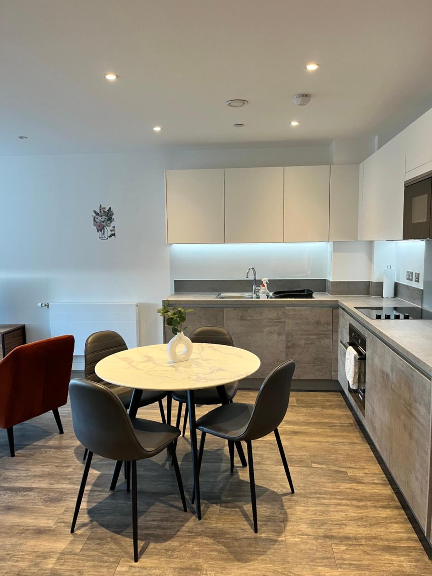 One Bedroom Apartment Баркинг Экстерьер фото