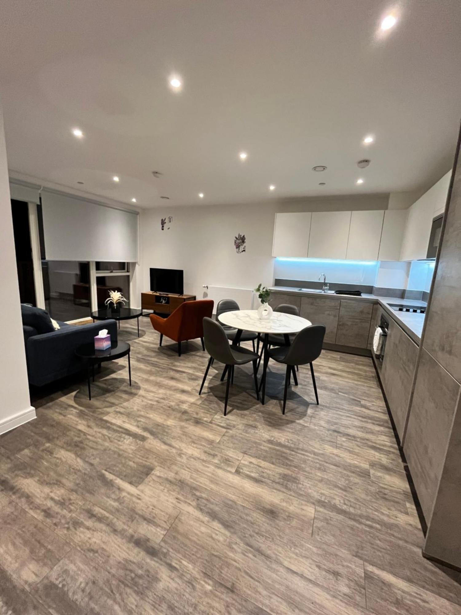 One Bedroom Apartment Баркинг Экстерьер фото