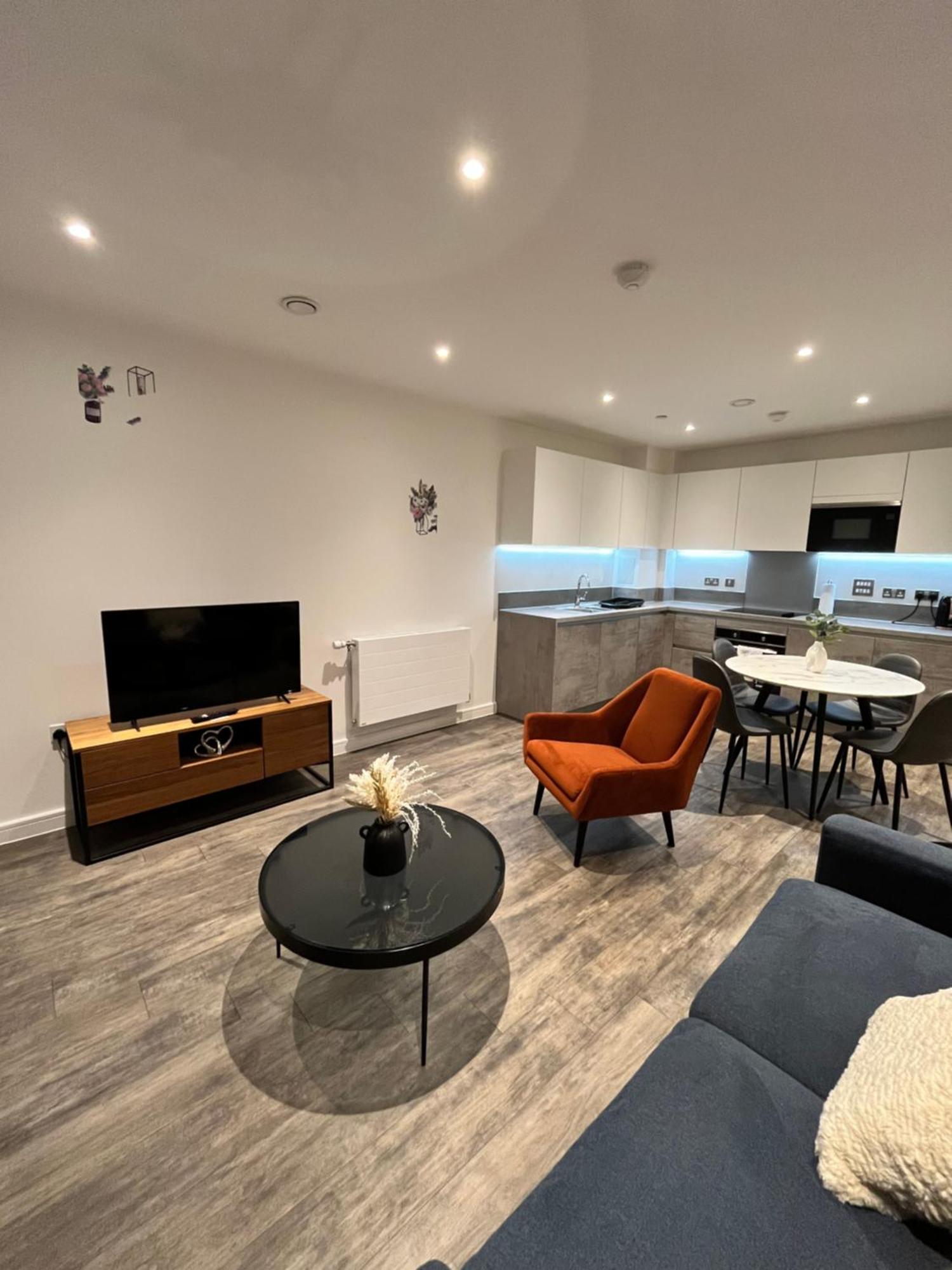 One Bedroom Apartment Баркинг Экстерьер фото